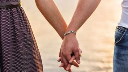 The Loving Couple Reached The Police Station To Ask For Permission To Marry - Agra News - Up:शादी के लिए राजी नहीं हुए घरवाले, तो थाने पहुंच गए प्रेमी-प्रेमिका...पुलिस के इस फैसले