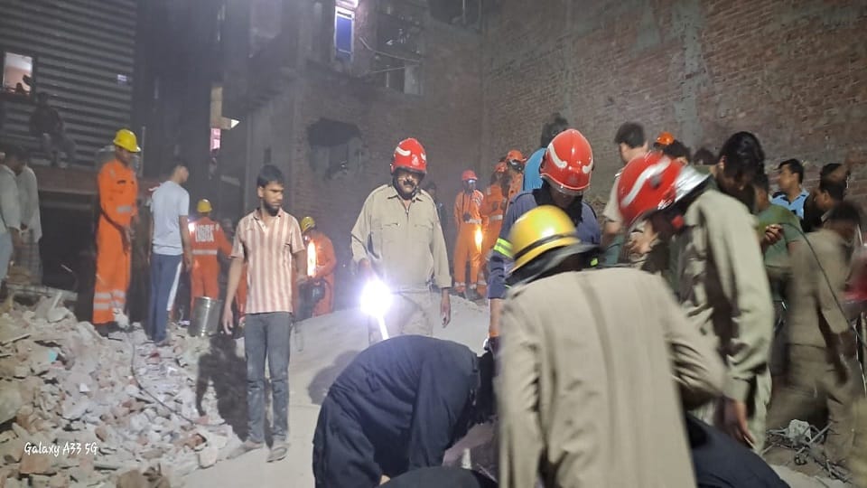 Delhi Building Collapse earth suddenly shook at midnight a cloud of dust covered sky