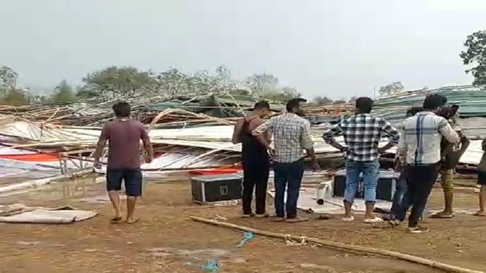 Pandal of Bhagwat Katha was blown away by storm in Darrabhatha village of Bilaspur district