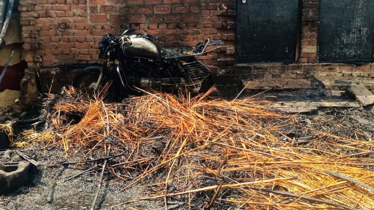 House burnt ashes due to short circuit woman fainted after seeing burning blame on electricity department