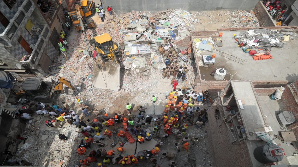 Delhi Building Collapse Chandni Last Word Before Death Jaust Save Kids Know Details in Hindi