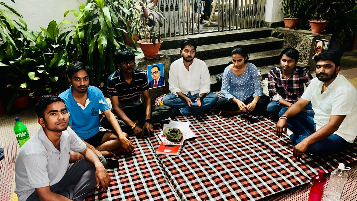 Students protest continues in BHU allegations of OBC seats going to general