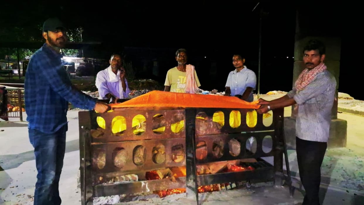Money not raised even cremate body of history-sheeter in ghazipur strangers performed Funeral