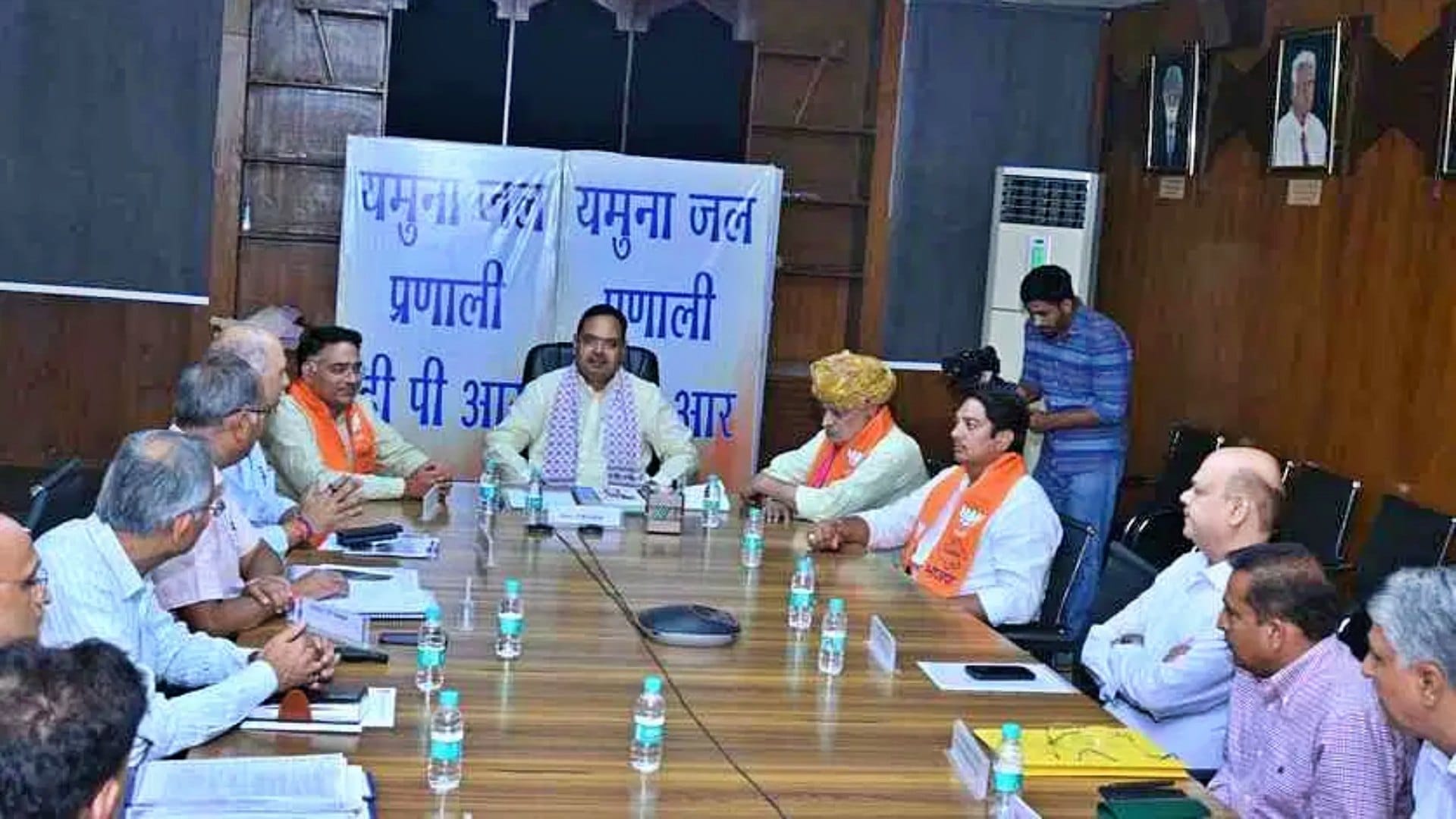 बैठक में सीएम भजनलाल शर्मा तथा अन्य लोग