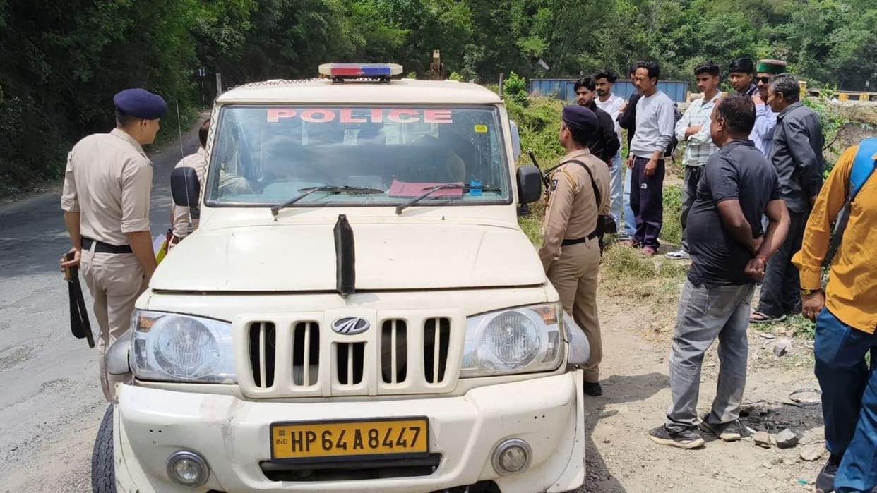Himachal News Solan Rs 1500 looted from a youth of Kandaghat by showing axe and knife