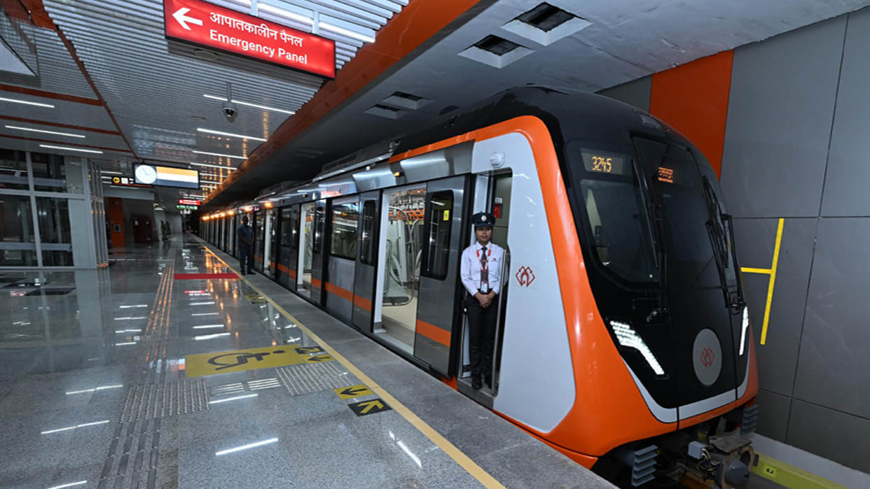 DMRC Issues Warning to Passengers Against Making Reels or Filming in Delhi Metro, Viral Post Sparks Reactions