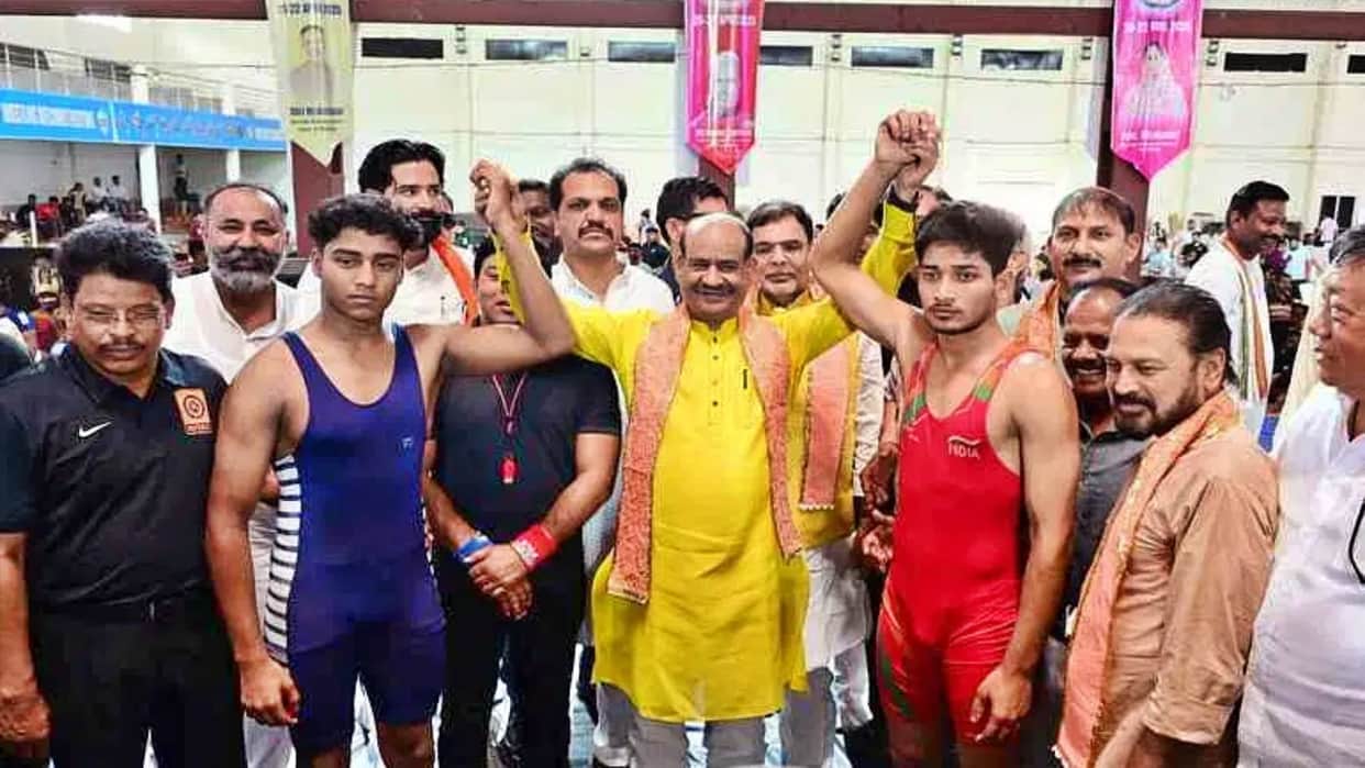 Kota News: Lok Sabha Speaker Om Birla inaugurated Under-20 National Wrestling Competition, also played drums