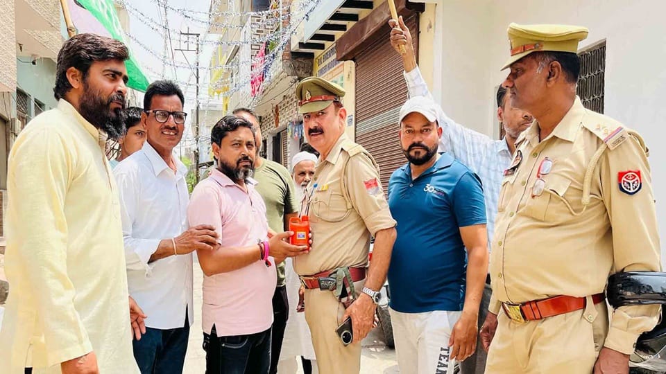 Congressmen detained for offer Ganga water to RSS chief Mohan Bhagwat