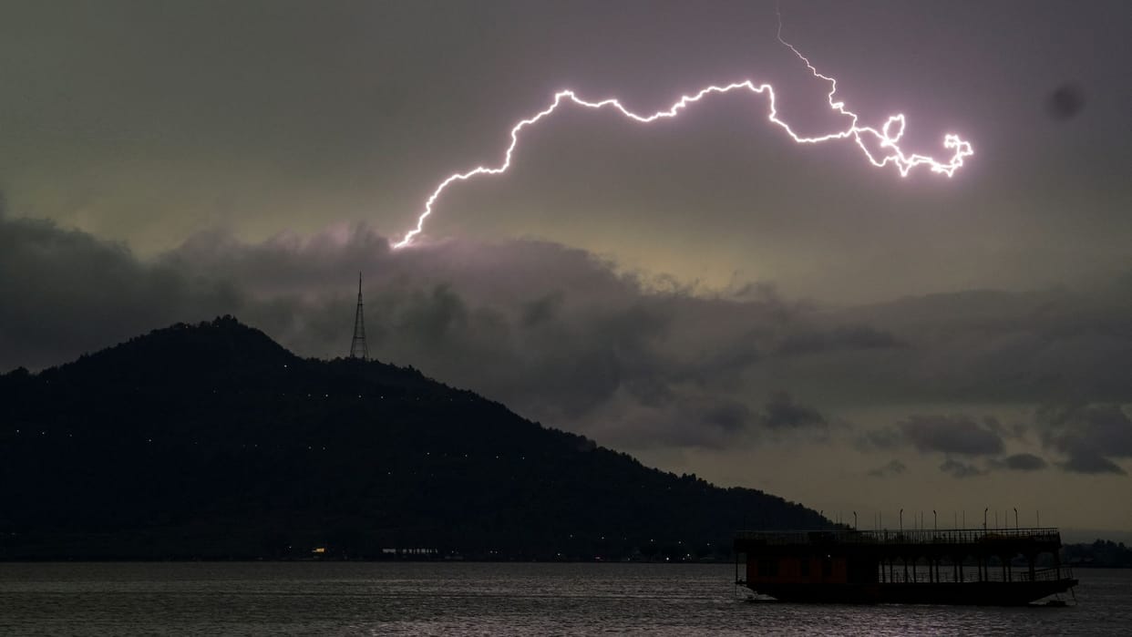 Strong heatwaves in 10 states for next five days; hailstorms and rains will occur from west to northeast