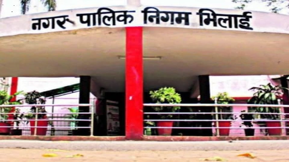Corporation commissioner suspended two women sanitation workers in Durg