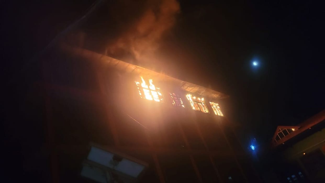 Shimla News Huge fire in a private school in Vikasnagar loss of lakhs