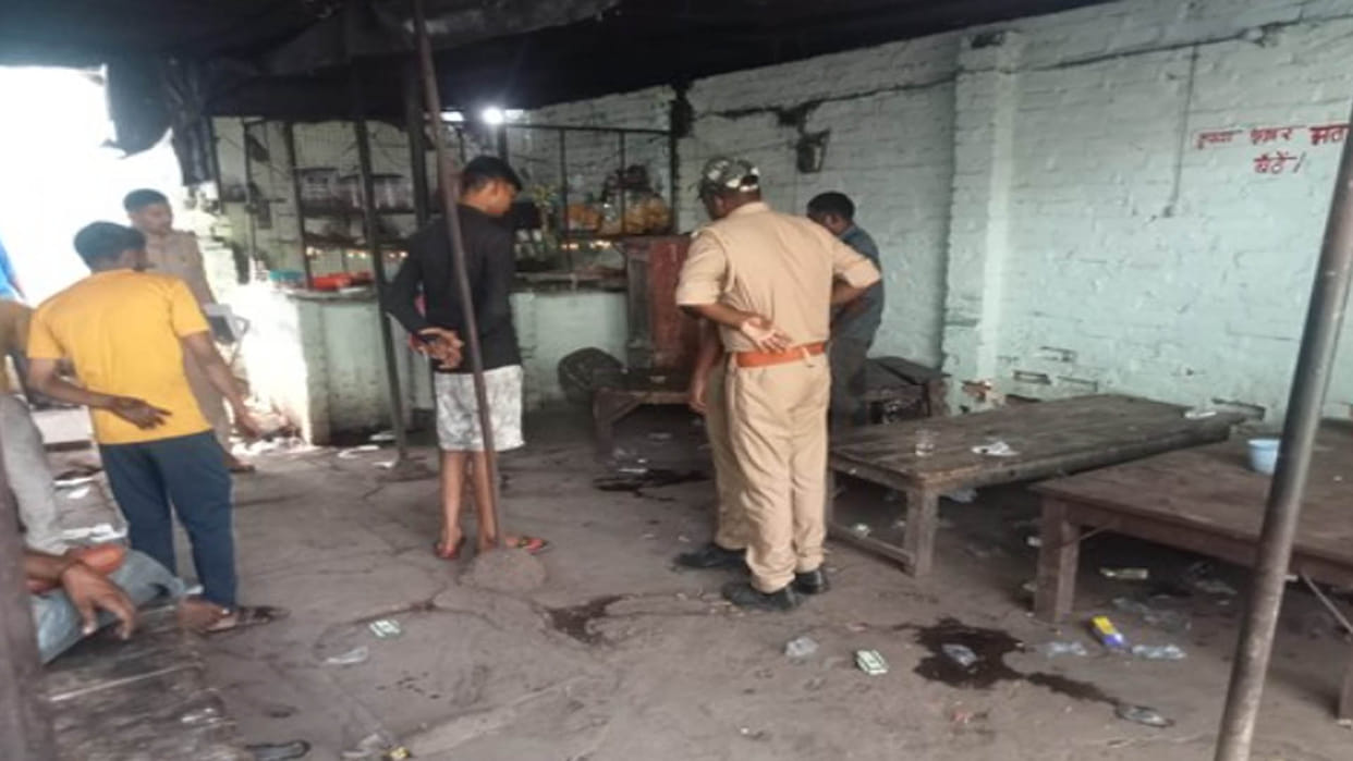Banda: Bodies of two elderly people found inside and outside liquor shops