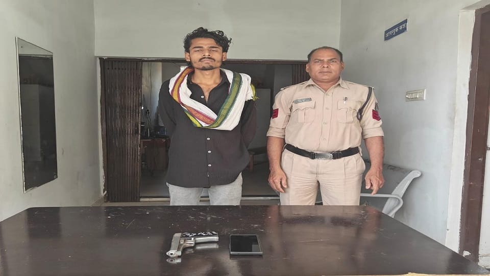 पुलिस की गिरफ्त में आरोपी