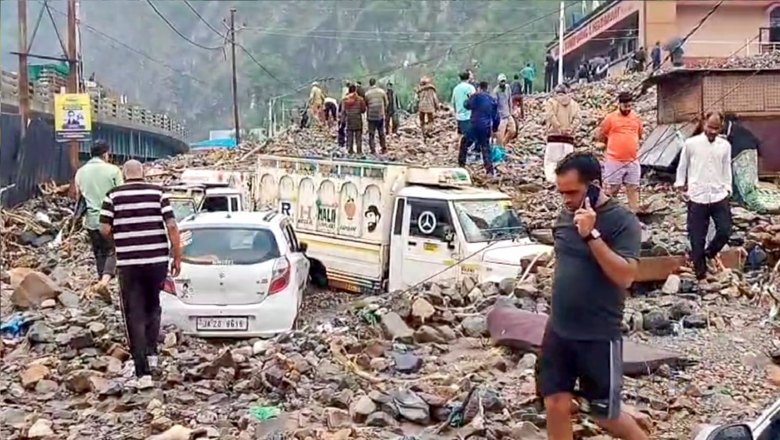 रामबन में भारी बारिश से बाढ़ जैसे हालात