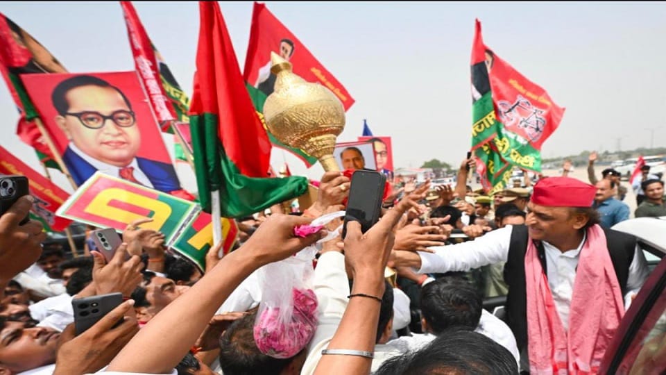 Akhilesh Yadav's Agra visit cantonment remained from MG Road to Sanjay Place relief came in afternoon