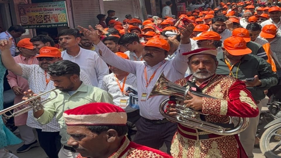 Grand procession of Adinath taken out in Beswan