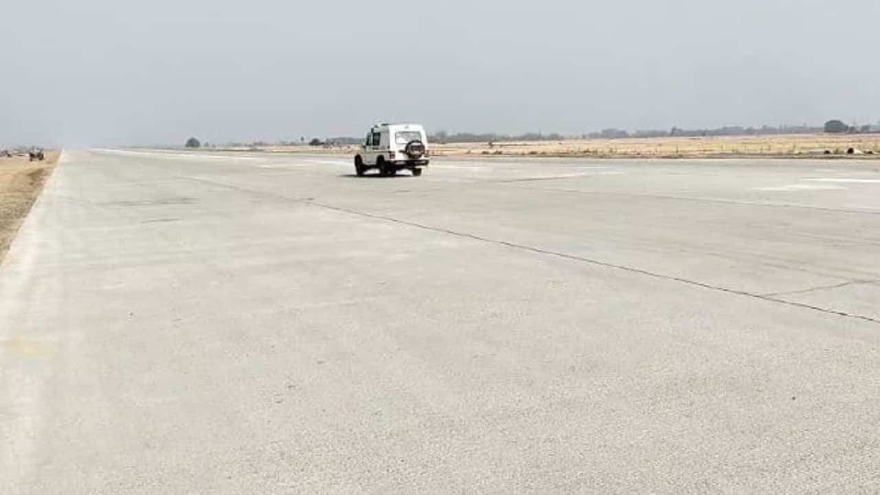 India first such Ganga expressway where fighter planes can land even at night