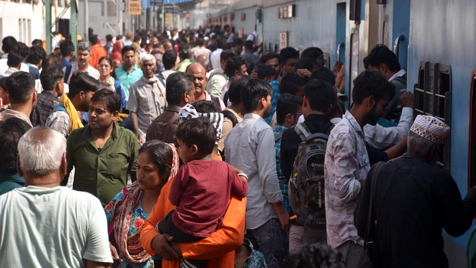 Trains stopping at Aligarh Railway Station