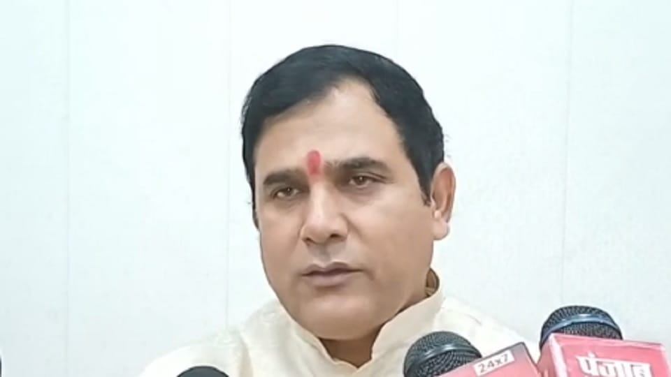 Baghpat: Nand Kishore Kishore gave statement, did not bring Waqf land from Arab on a donkey