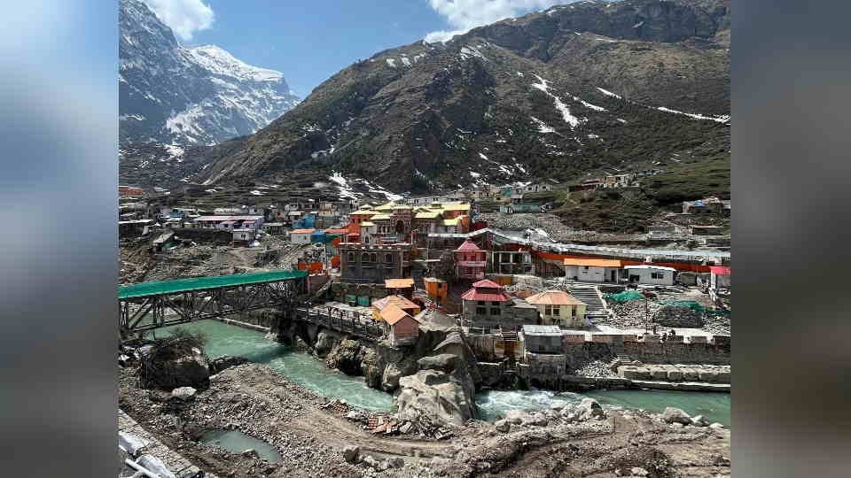 Uttarakhand weather Badrinath dham Snowless peak dangerous environmental signs