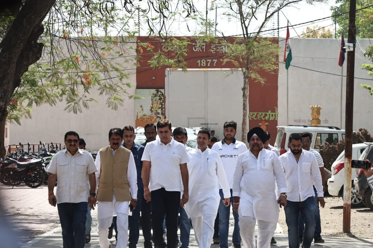 Indore News: Congress state in-charge went to jail and met the Leader of Opposition, said- FIR due to politica