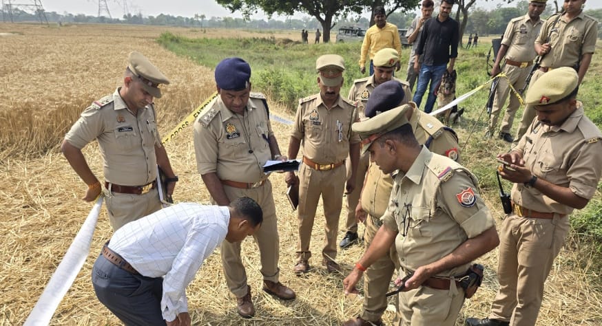 Woman killed her husband with her lover and threw body 55 km away in a trolley bag In Deoria