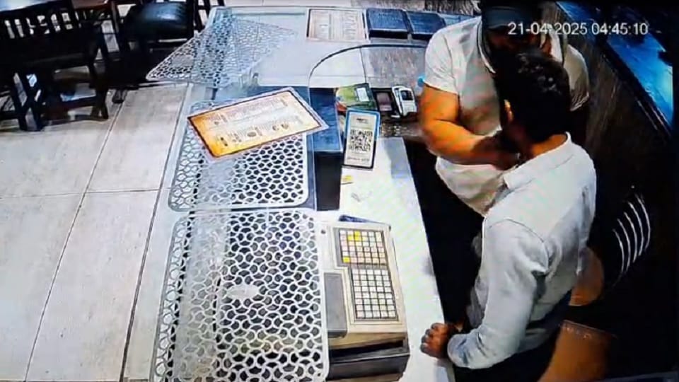 Meerut: Hotel operator's son was grabbed by the neck, punched and then shot, watch video