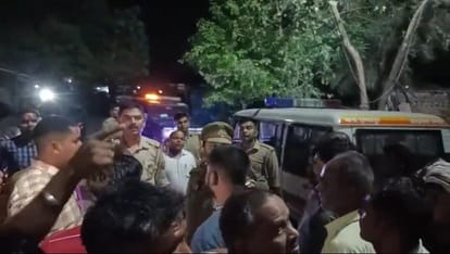 गांव में पहुंची पुलिस