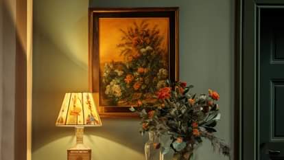 घर में जरूर लगाएं ये तस्वीरें