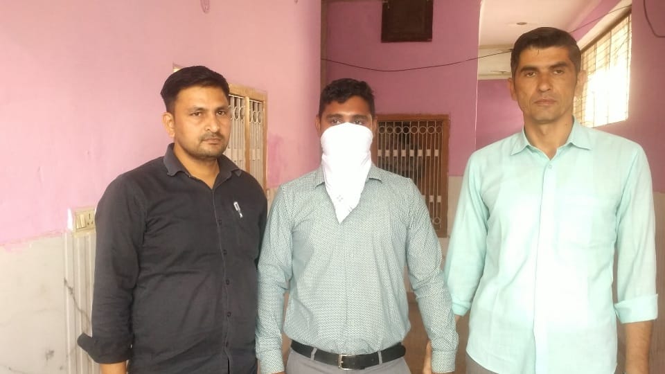 JE arrested taking bribe of 48 thousand rupees in Jhajjar