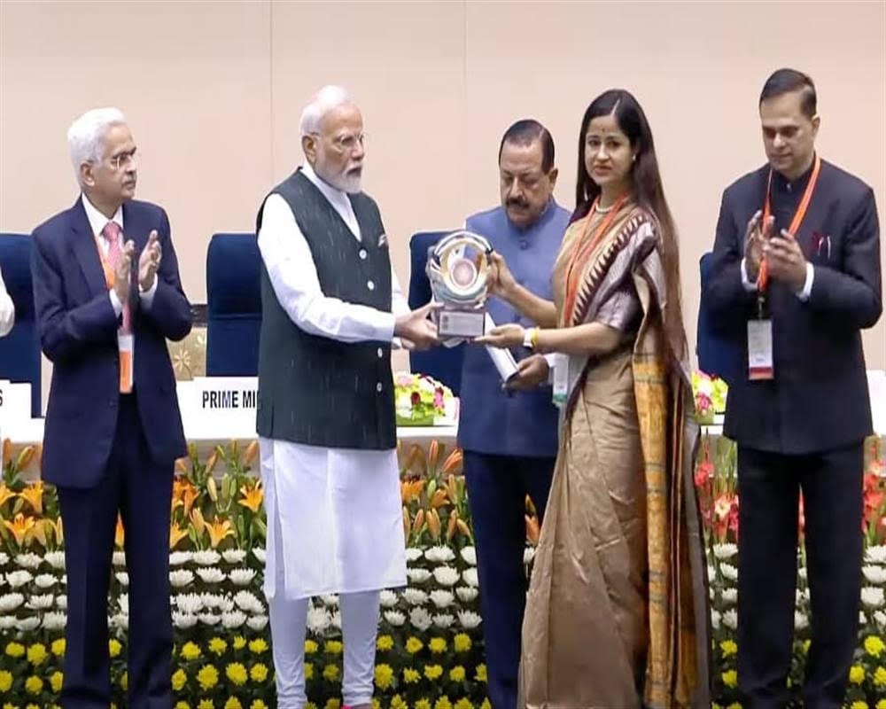 MP: Jhabua Collector Neha Meena honored with Excellence Award by Prime Minister, presented Rs 20 lakh and trop