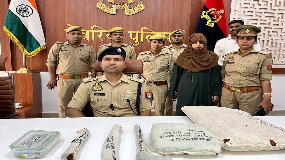 In Deoria wife along with her lover killed her husband chopped body into pieces and threw it in a trolley bag