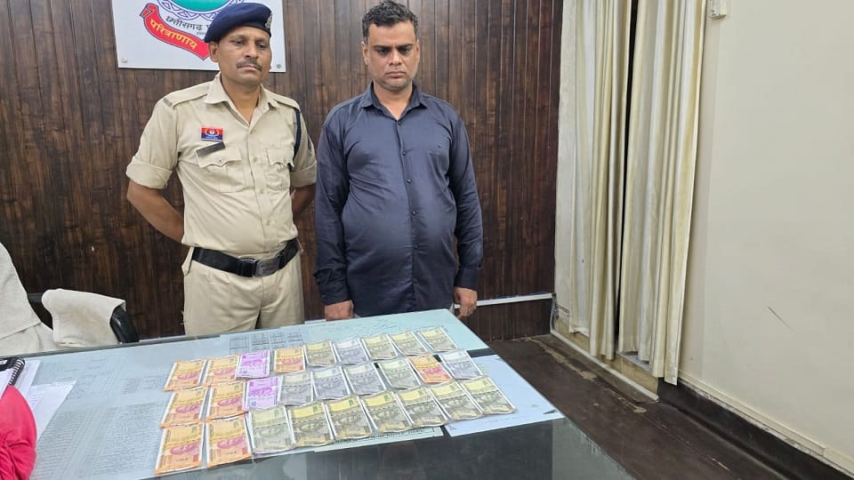पुलिस की गिरफ्त में आरोपी