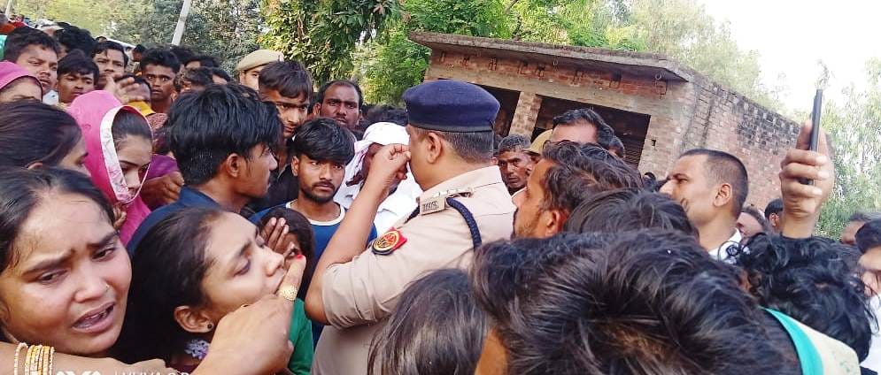 Fight over not giving way to tractor-trolley, ration dealer killed by hitting with brick