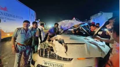 Chittorgarh News: Car collided with truck after crossing the divider, four devotees going to Sanwaliaji died