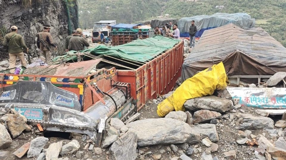 Ramban Landslide Indian Army has launched an operation to restore connectivity along the National Highway 44