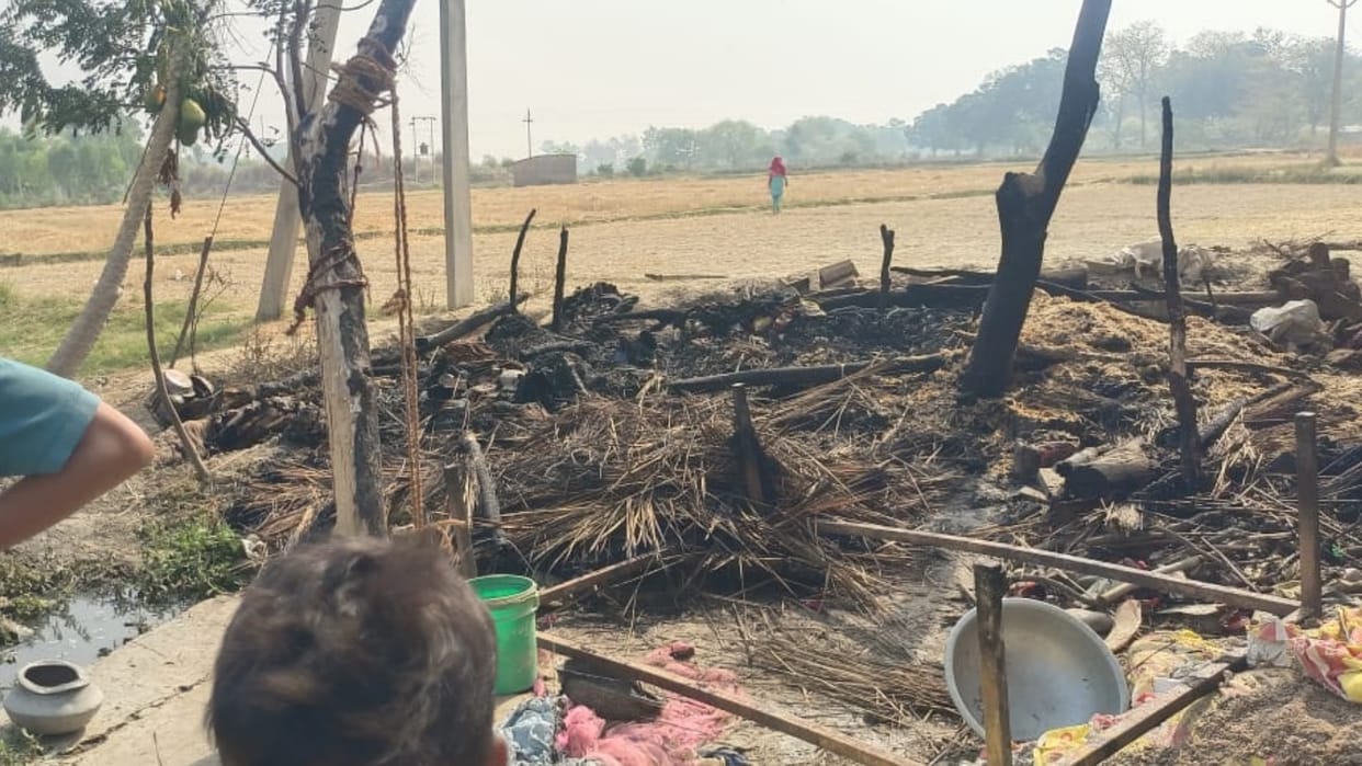 Sultanpur: The roof caught fire due to a spark from the transformer, a two-year-old girl died.