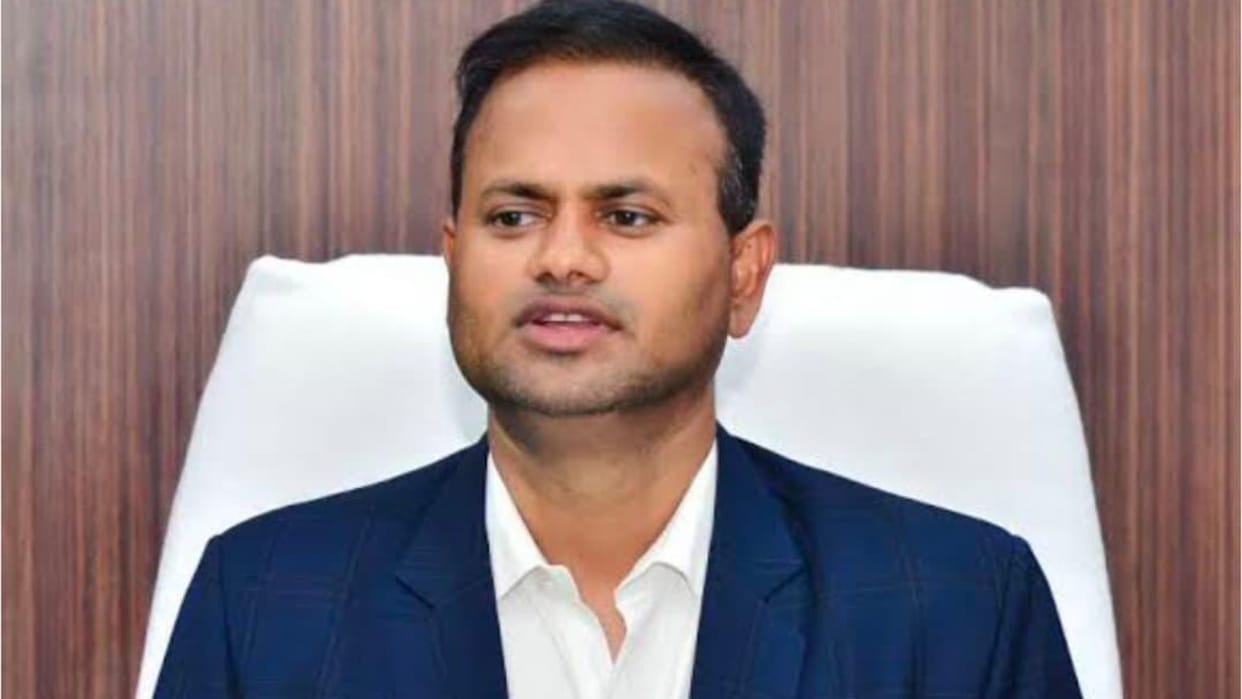 IAS Ravindra Kumar New DM of Azamgarh Transfer of Navneet Singh Chahal