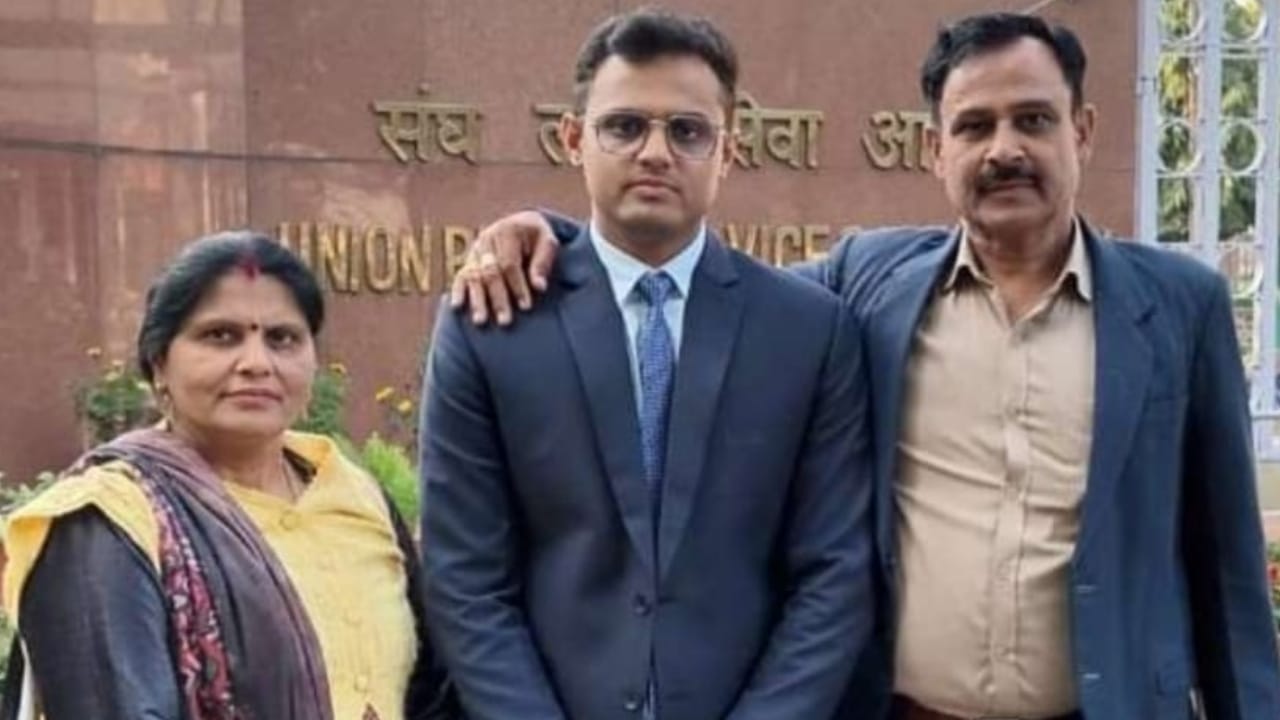 UPSC Result 2025 Hard work and perseverance led to success Sarjit left package of 35 lakh now become officer