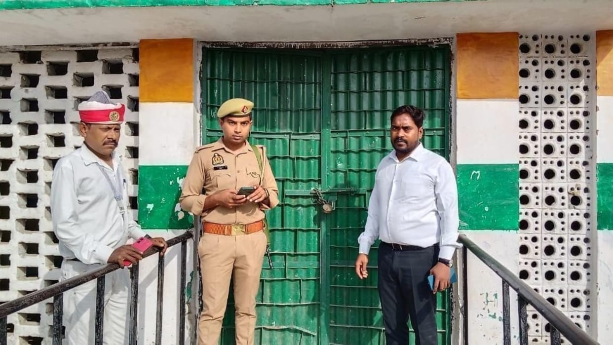 ADM did surprise inspection of schools in Shahjahanpur