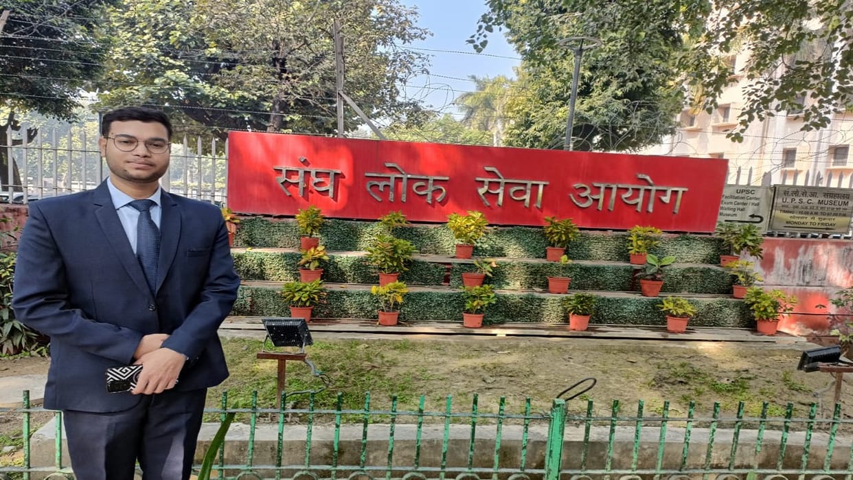 Aakash Nigam achieved success in the first attempt without coaching in UPSC