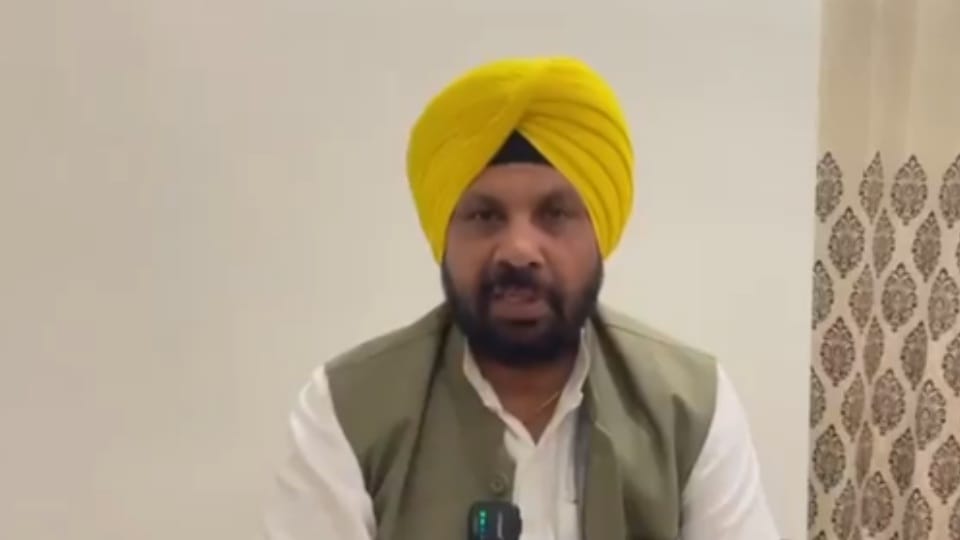 बिजली मंत्री हरभजन सिंह ईटीओ।