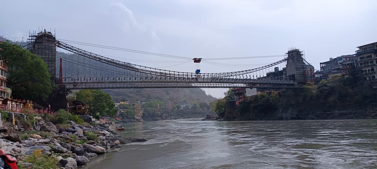 Rishikesh Work of connecting deck of Bajrang Setu is complete glass footpaths are made on both sides
