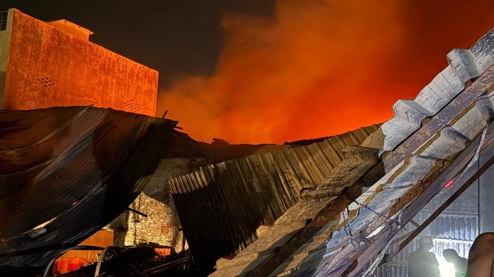 Fire broke out in three shops of the fruit market