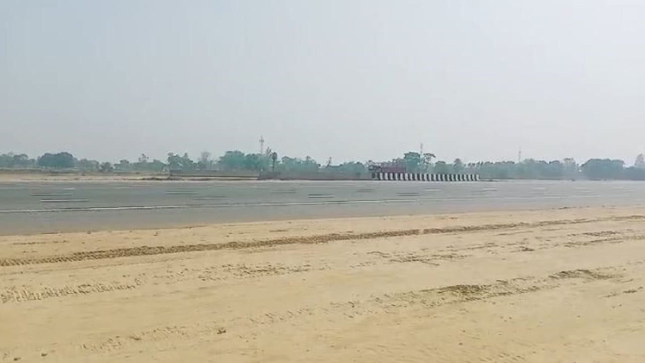 Preparations for landing fighter aircraft on Ganga Expressway in Shahjahanpur