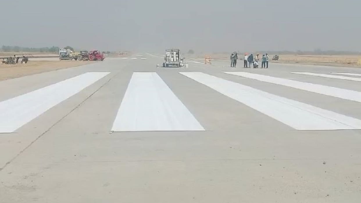 India first such Ganga expressway where fighter planes can land even at night