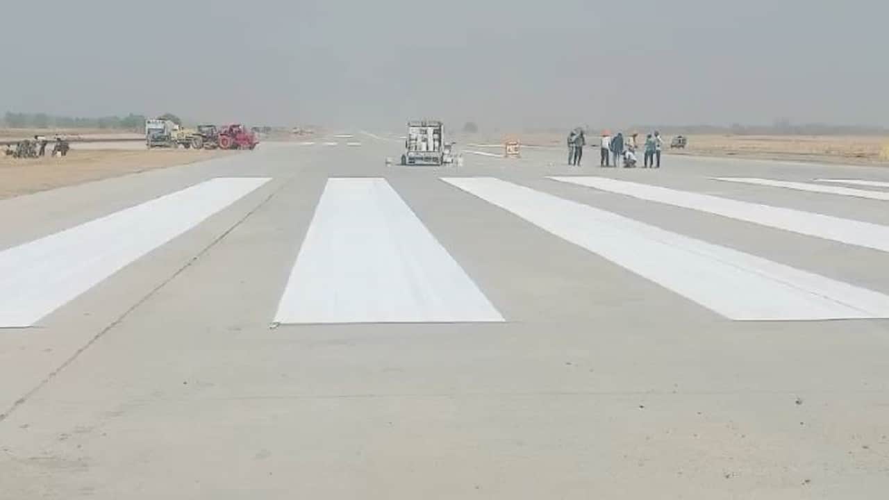 India first such Ganga expressway where fighter planes can land even at night