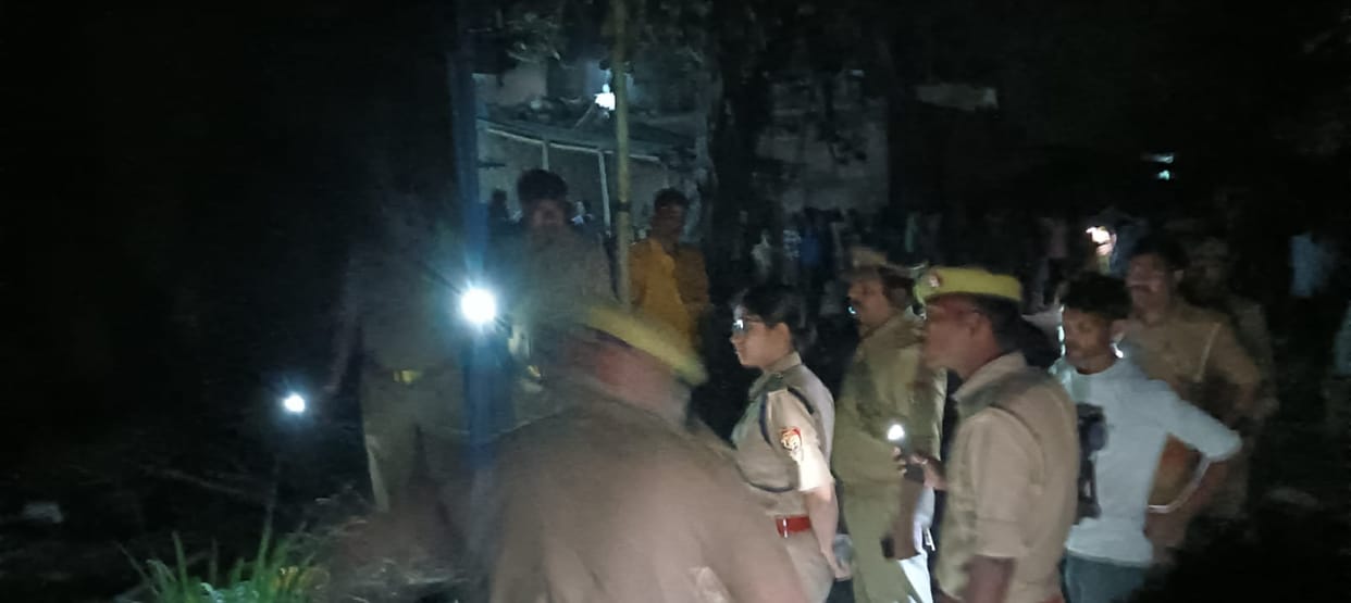 Barabanki: Cylinder exploded while cooking food, mother and two daughters died on the spot; large police force