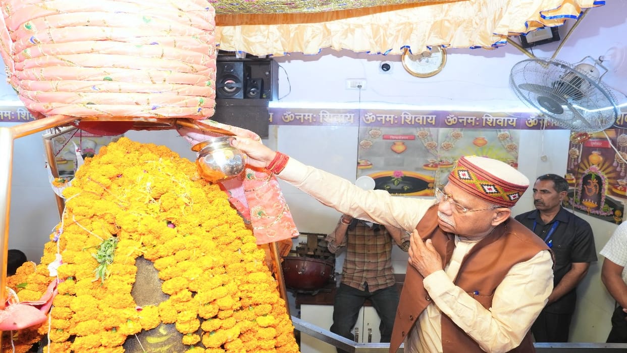Governor Shiv Pratap Shukla offered prayers at the ancient Shiva temple in Kathgarh