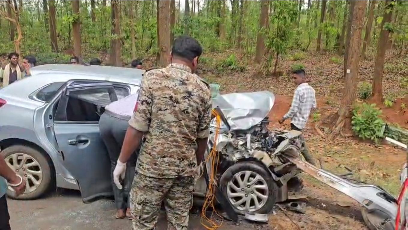 हादसे के बाद कार के उड़े परखच्चे